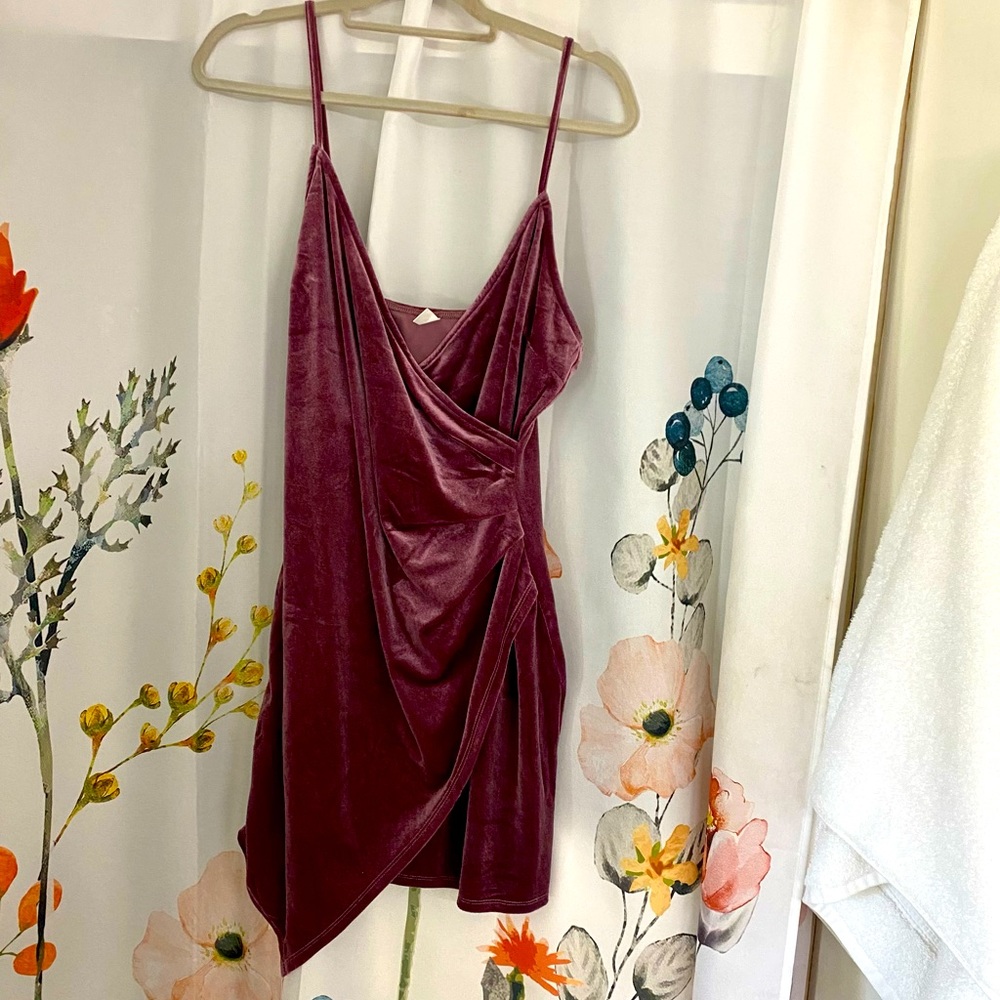 Velvet cocktail dress 🥂